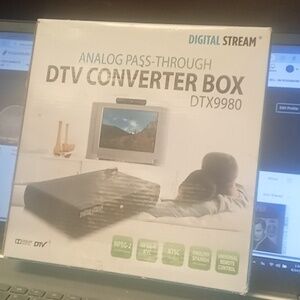 NIB.... DTV converter box for TV  (SKU 1508)